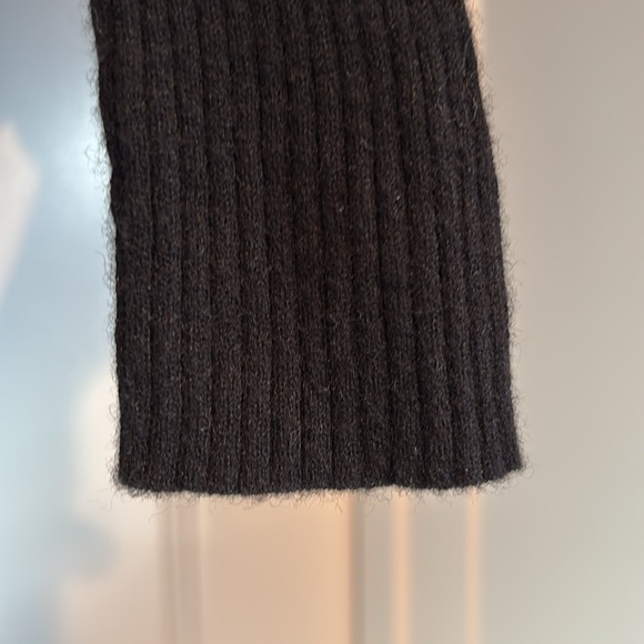 Frame Denim wool blend ribbed off the shoulder sweater - Picture 4 of 15